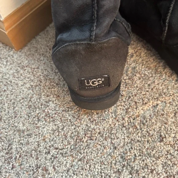 UGG Tall Black Suede Boots good condition some salt marks from snow - Picture 4 of 4